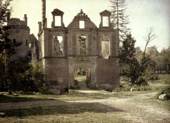 Überreste der beschädigten Burg, Dives, Oise, Frankreich, 1917